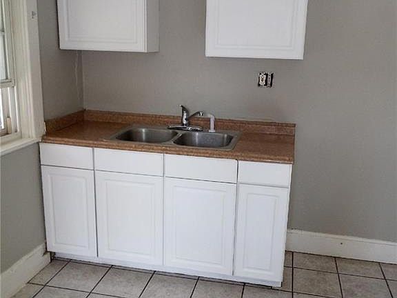 3rd image of 1024 W Erie Ave