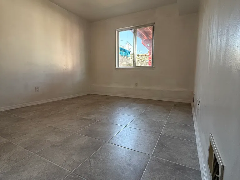 55 Sumner Ave #1 — Photo 4