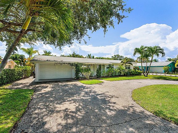 3rd image of 19296 Country Club Drive
