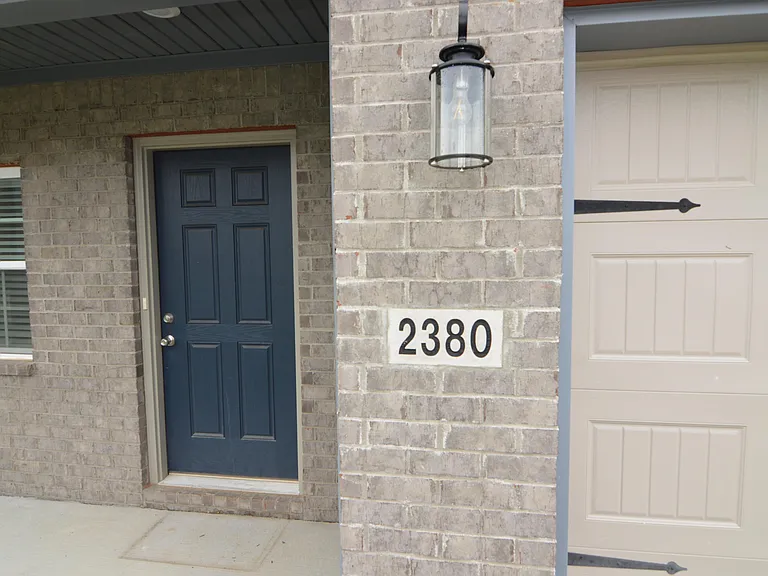 2380 Geranium Ln — Photo 2