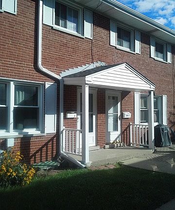 2nd image of 6265 N Northwest Hwy APT D