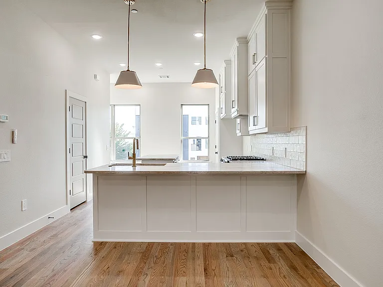 2820 Weisenberger St #102 — Photo 14