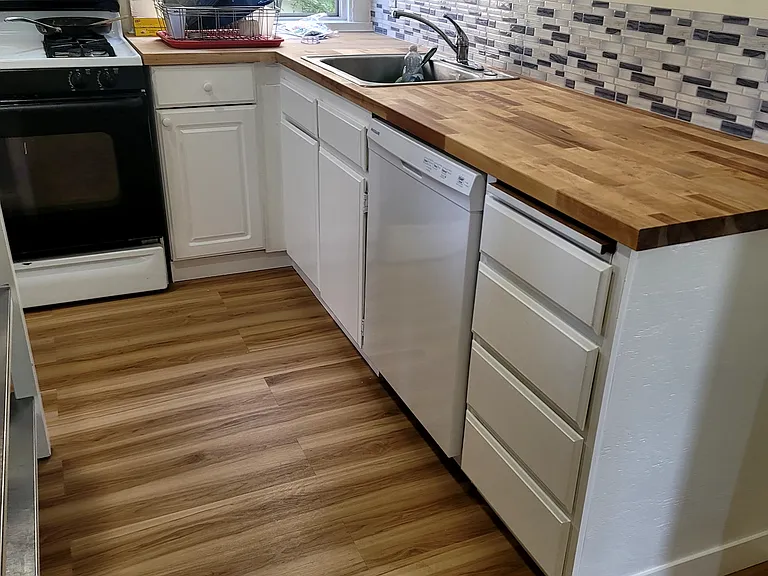 Lower unit kitchen