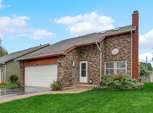 807 Summit Ave, Wauconda, IL 60084