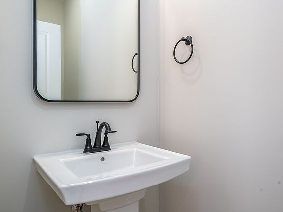 5th image of 510 Argyle Cir