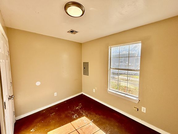 4th image of 309 S Oak Ave #A