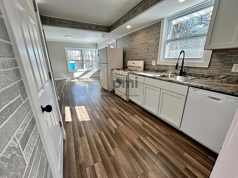 14725 Bryan St — Photo 6