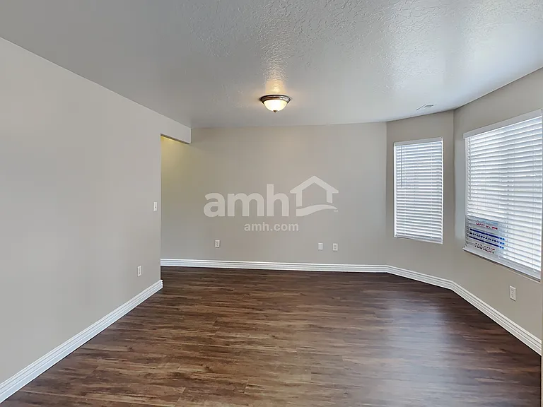 1460 S Heather Ln — Photo 6