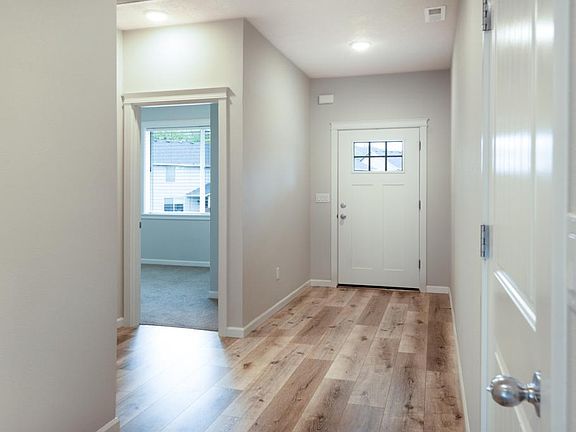 5th image of 4016 SE Winslow Ct