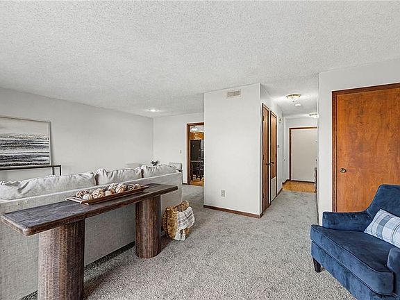 4th image of 1103 Jeff Cir