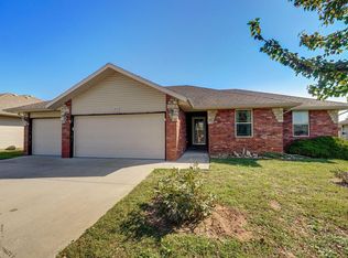 1074 S Mahn Ave, Springfield, MO 65802