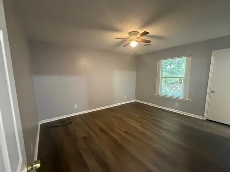 217 Townsend Dr — Photo 6