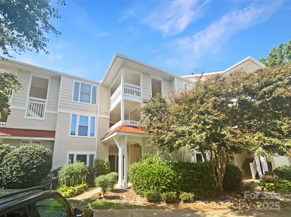 17931 Kings Point Dr APT G, Cornelius, NC 28031