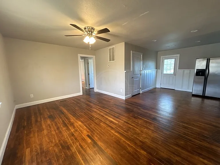 707 N Main St — Photo 2