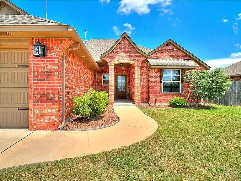 3308 Sharon Dr — Photo 1