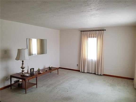 5th image of 930 Lysle Ave