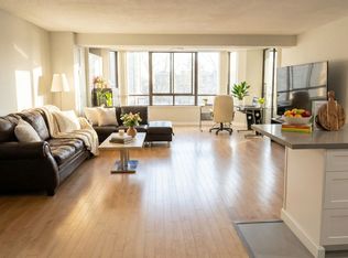 195 Saint Patrick St #406, Toronto, ON M5T2Y8