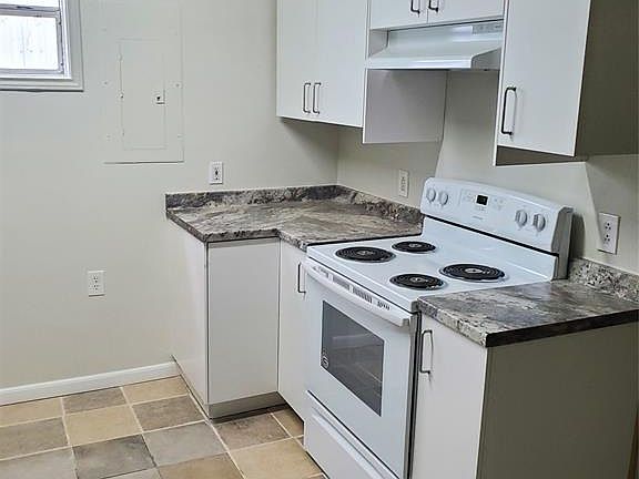 3rd image of 110 S Lockwood Dr