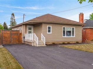 258 Sanatorium Rd, Hamilton, ON L9C 1Z9