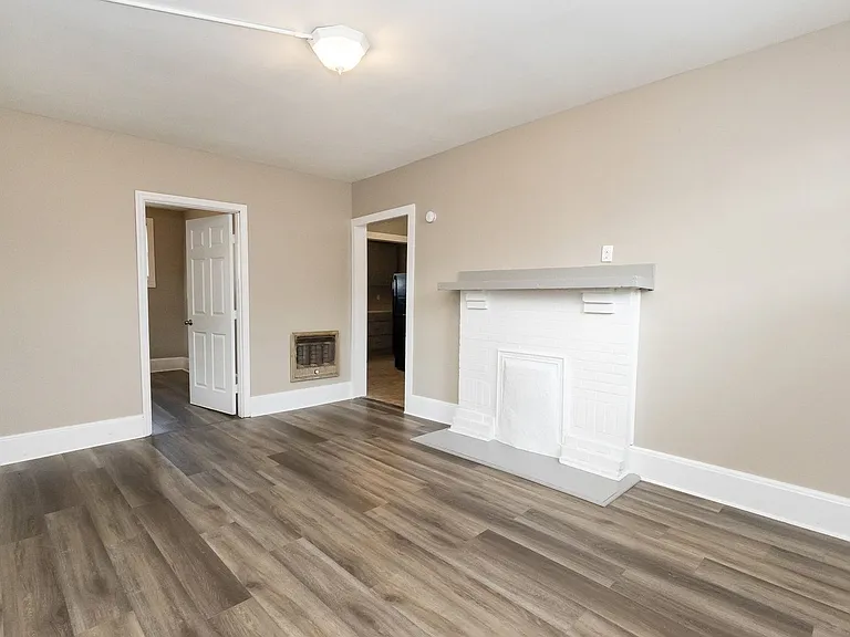 457 Roanoke Ave — Photo 3