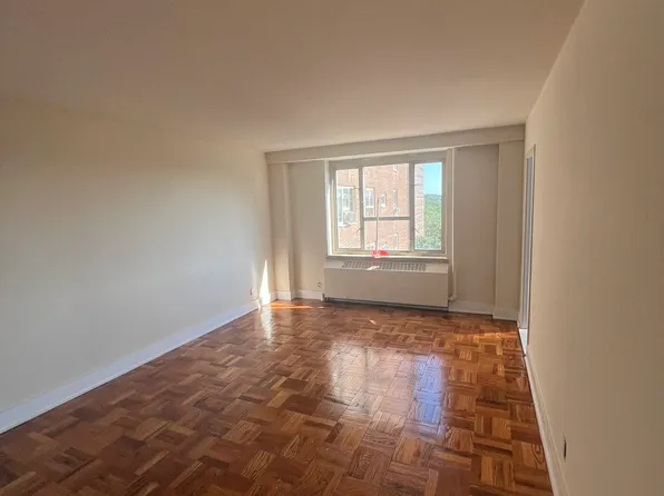 189-04 64th Avenue image 3 of 8