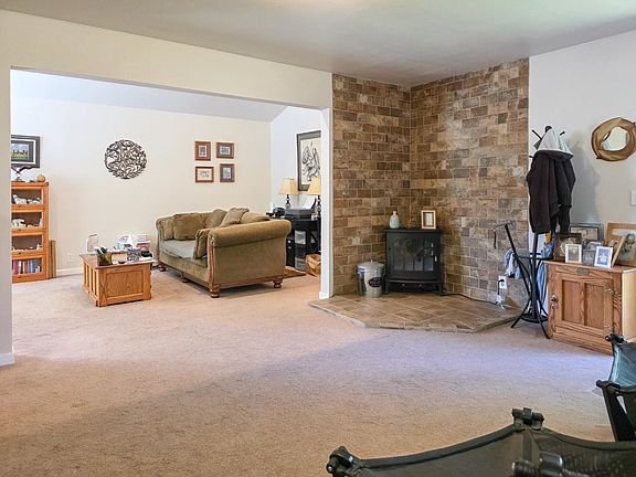 4th image of 155 Mason Ct