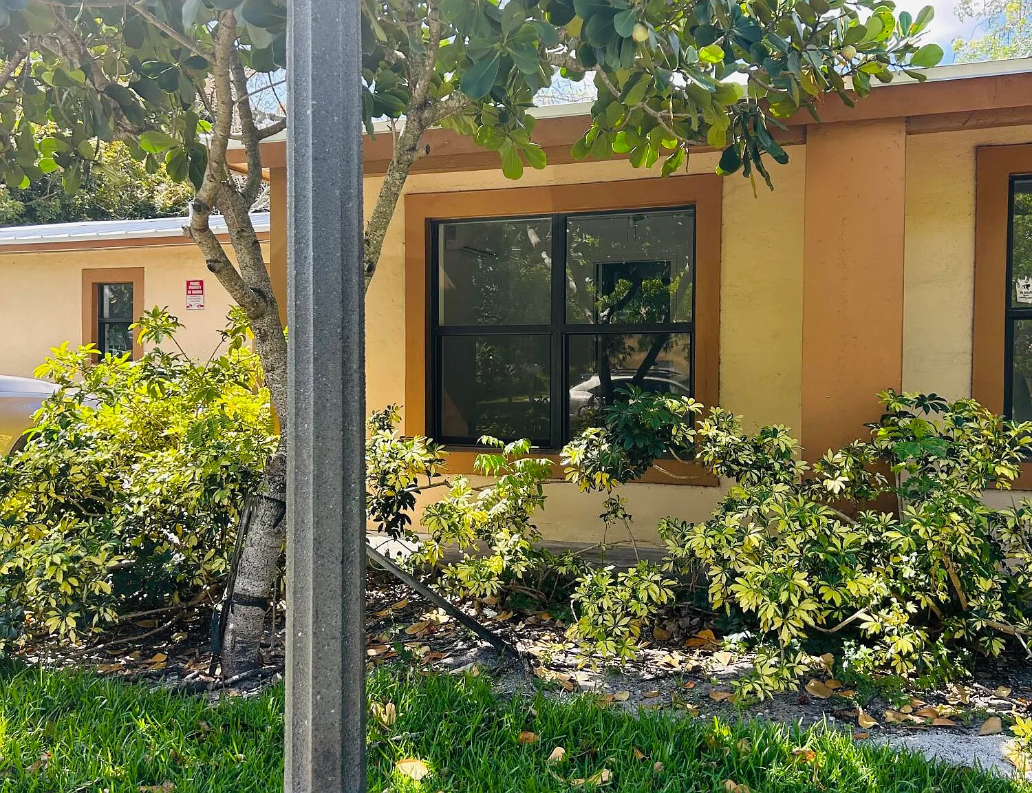 3 bed, 2.0 bath, 2368 sqft, $2,100 — Photo 3