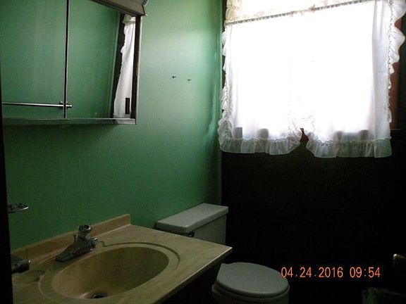 4th image of 521 Dawn Ave