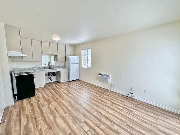 4th image of 3028 Howard Ave APT B