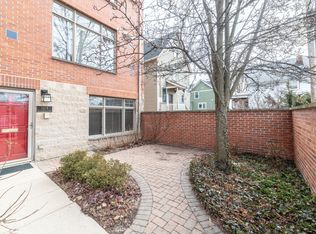 113 S Euclid Ave #B, Oak Park, IL 60302