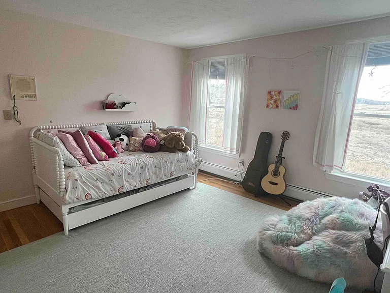 2nd Bedroom with twin trundle bed, desk, and bureau