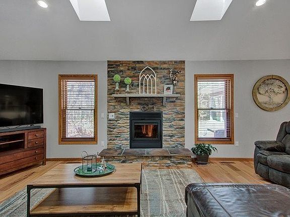 3rd image of 7011 Arbor Haven Ln