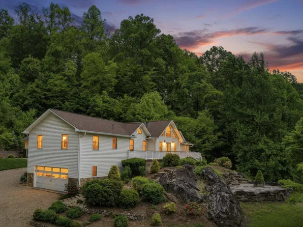 770 Discovery Pl, Sylva, NC 28779