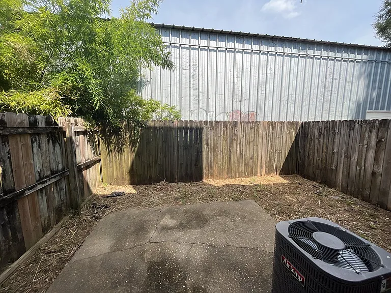 320 Olympia Ct — Photo 9