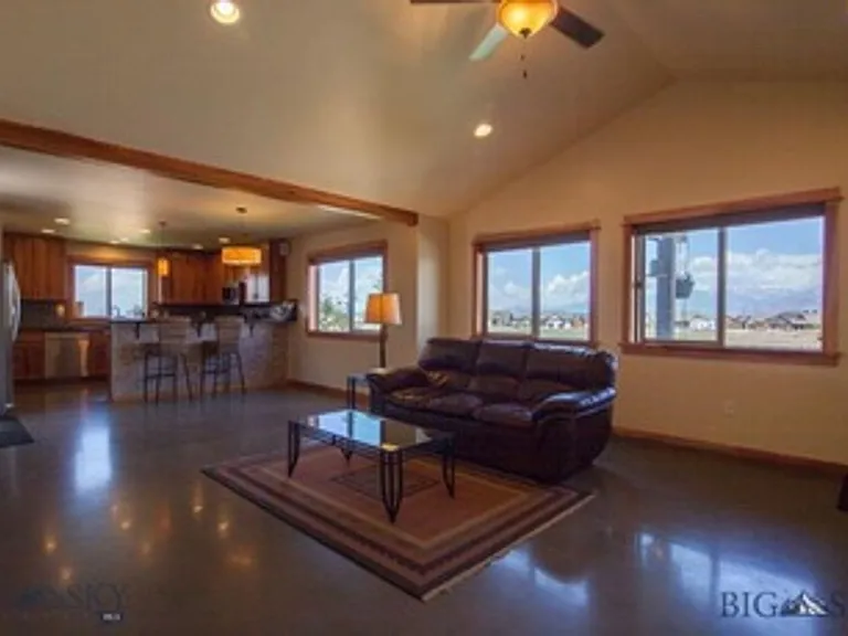 4020 Annie St — Photo 2