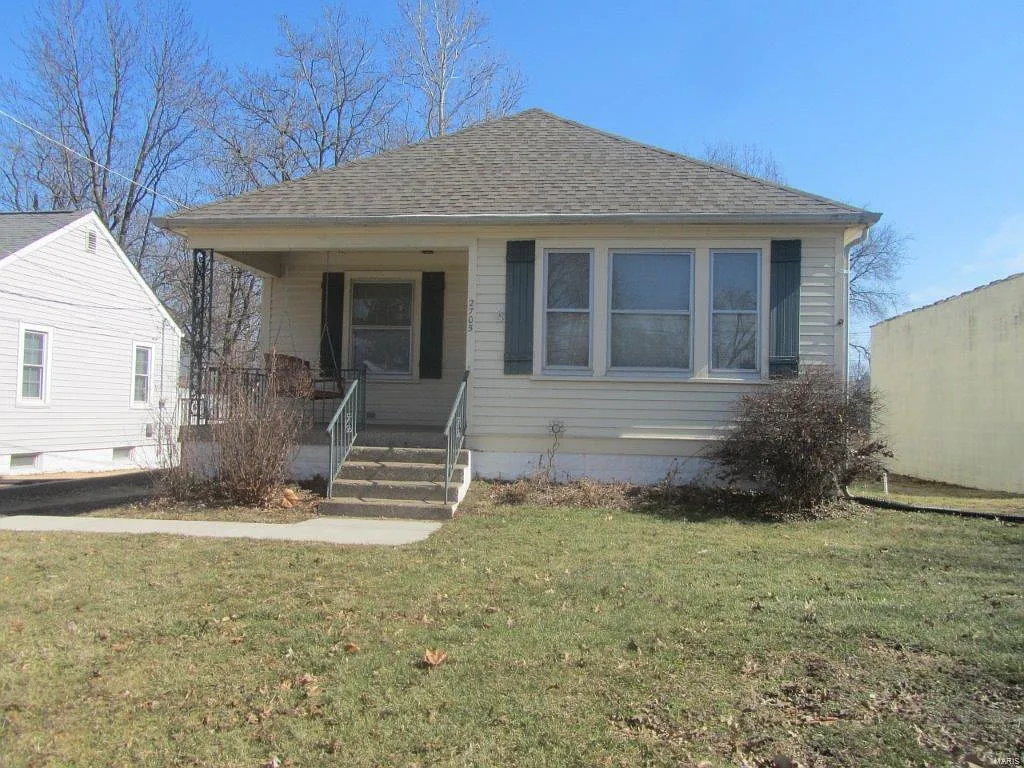 2705 Grovelin St photo 1