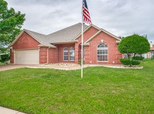 828 Sky Wood Ct, Saginaw, TX 76179