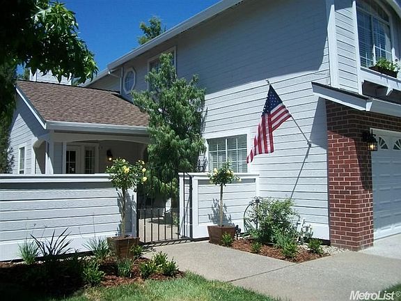 3rd image of 4015 Eastwood Village Ln