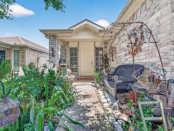 4th image of 18806 Driftwood Springs Dr
