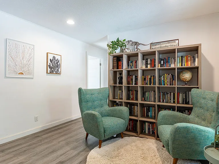 636 S Wood Ave — Photo 4