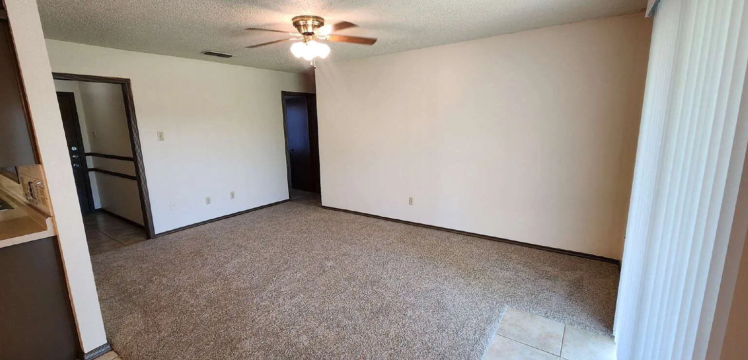 3 bed, 1.5 bath, 1127 sqft, $1,200 — Photo 3