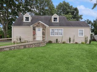 453 S Oyster Bay Rd, Plainview, NY 11803