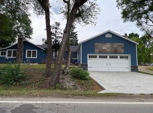 1180 Round Lake Rd, White Lake, MI 48386