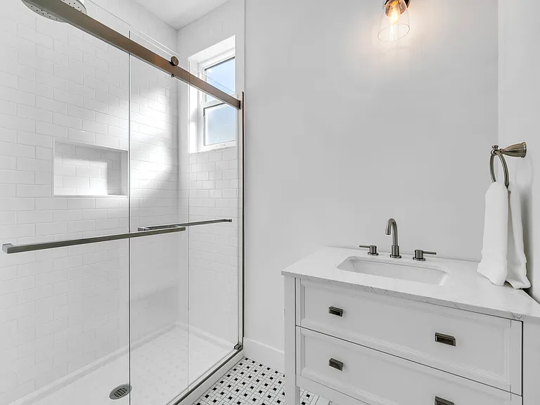 ensuite bathroom for bedroom 3