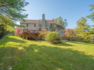 1 Spruce Hollow Rd, Green Brook, NJ 08812