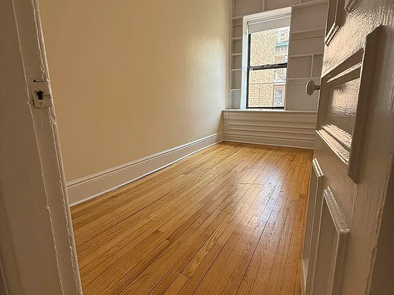 113 W 70th St #5B — Photo 6