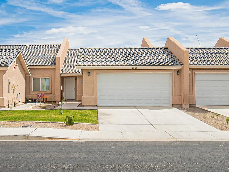 3839 S Desert Sky Dr — Photo 1