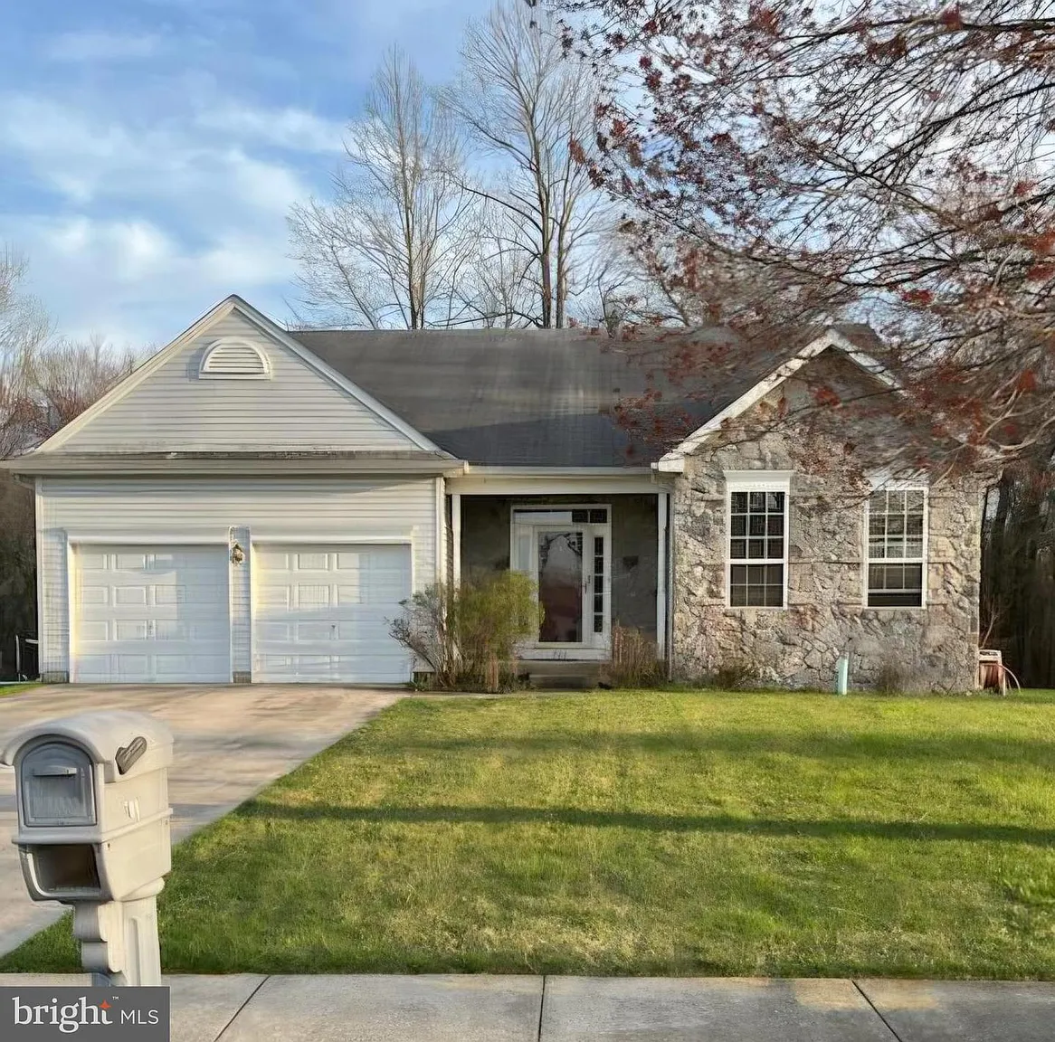 723 Streamview Ln photo 1