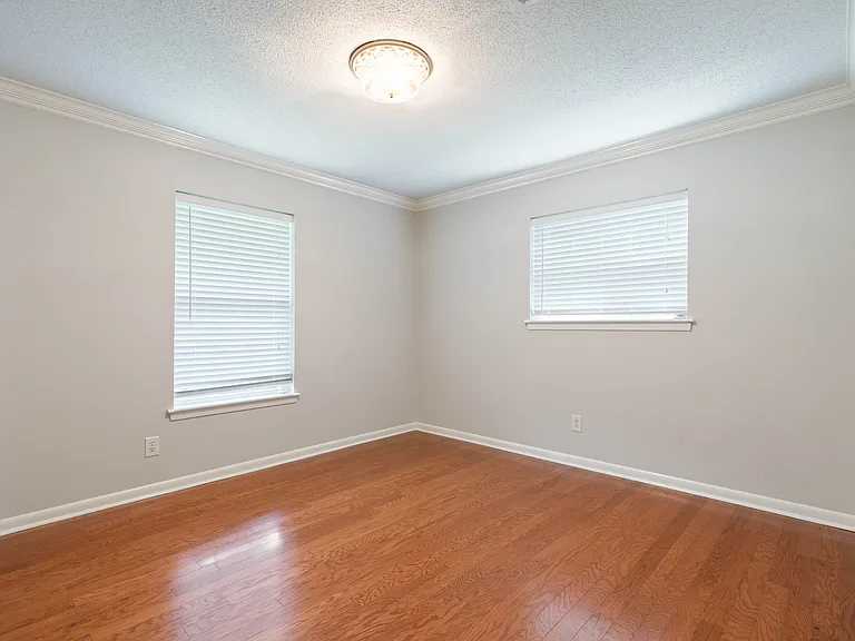 504 Alonda Dr — Photo 16