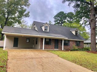 404 Forrest Ct, Columbus, MS 39702